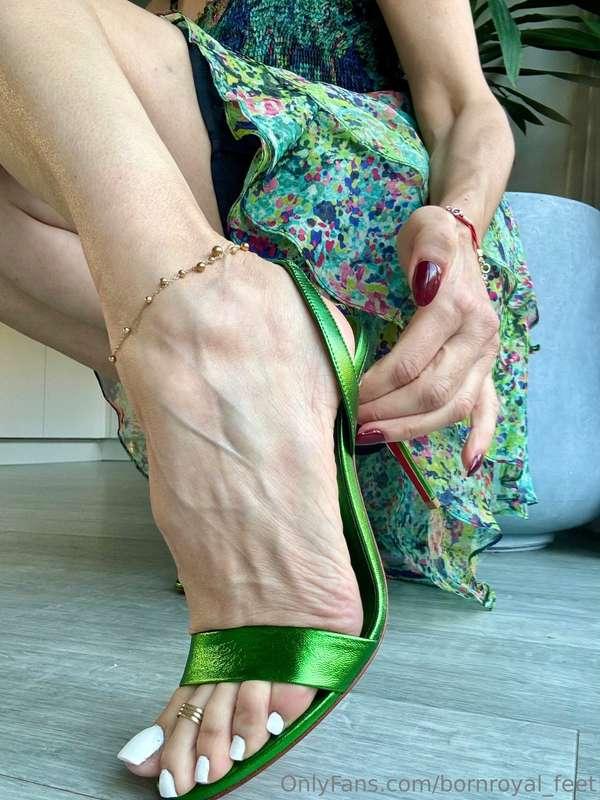 bornroyal_feet image #1