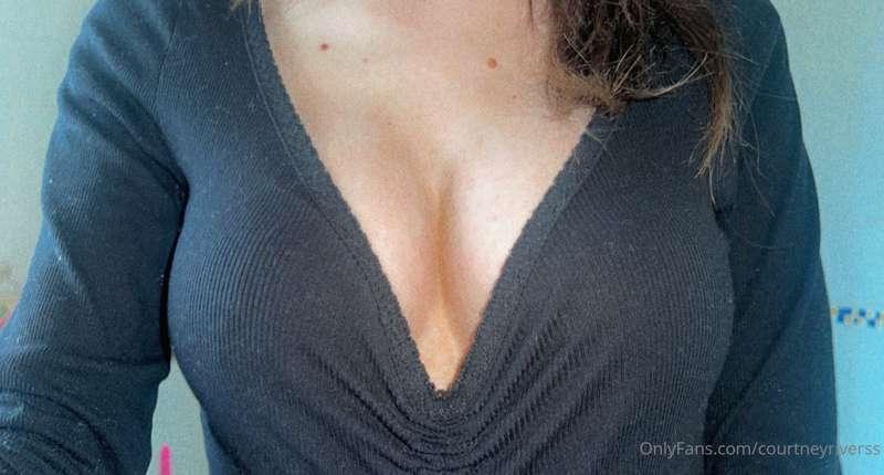 <3