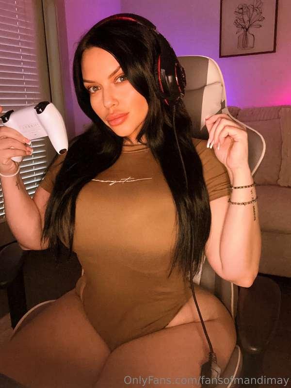 lets play together babe ! message me so we can get a live ga..