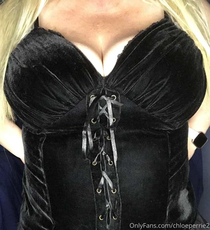 Do my pics make you hard? 🥵 🔥 .. What would you do to me if ..
