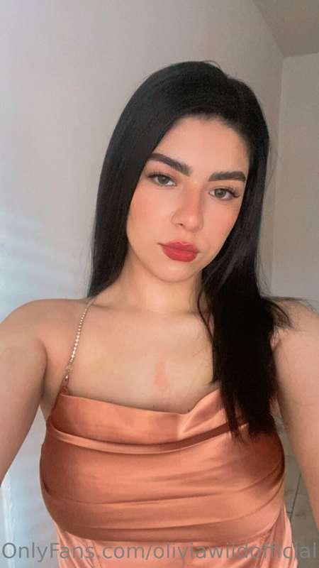 Lips of honey, eyes of fire 👄👄