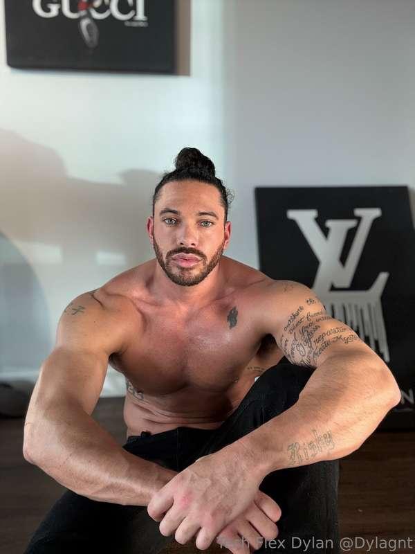 Cold nights call for warm company. Any takers?!