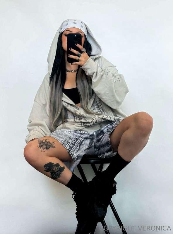 what are we getting into today???🖤🖤🖤