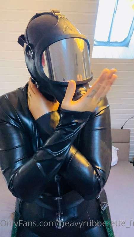 Unlock if you wanna see me squirting all over my waders beca..