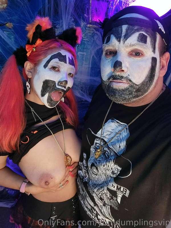 Sorry we r a little late was doing make up and giving u a pr..