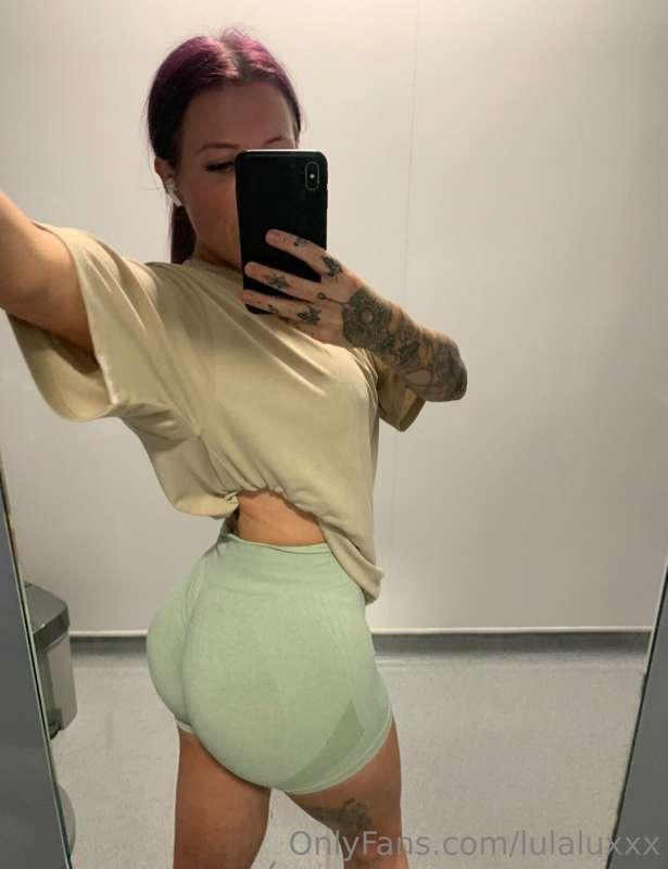 Swipe to pull them down 😝 

Also who wants my worn gym panti..