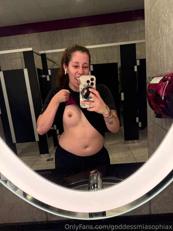 One titty 