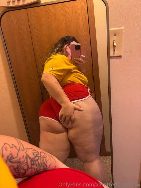 It can be a bit of a handful 🍑🍑