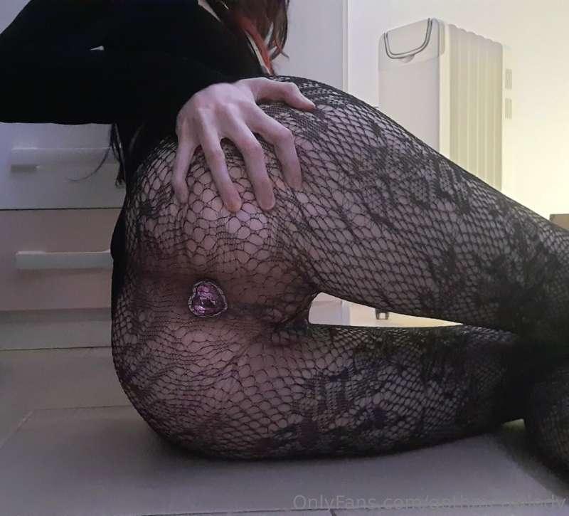Goth booty is back! 🕷️