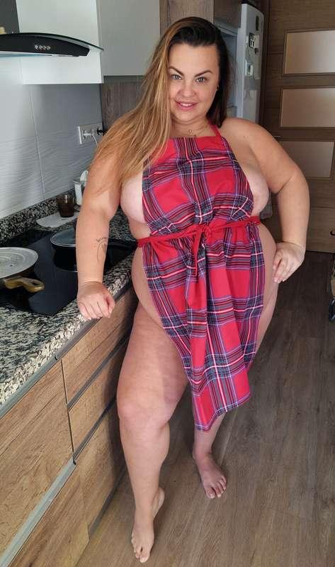 My hobby is cooking❤️
Would you like to watch me while I coo..