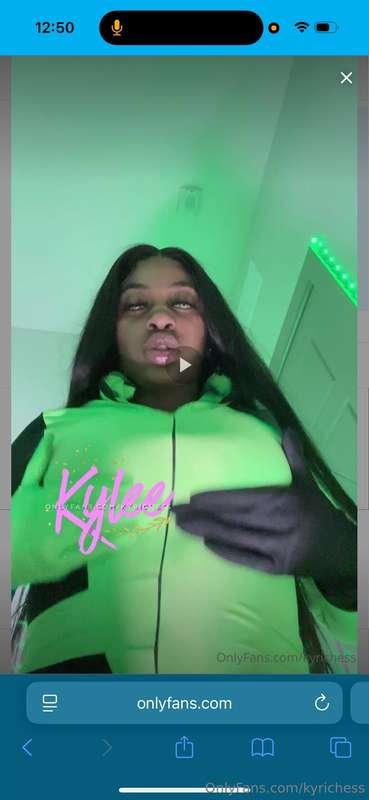 Hi I’m Shego 💚🖤