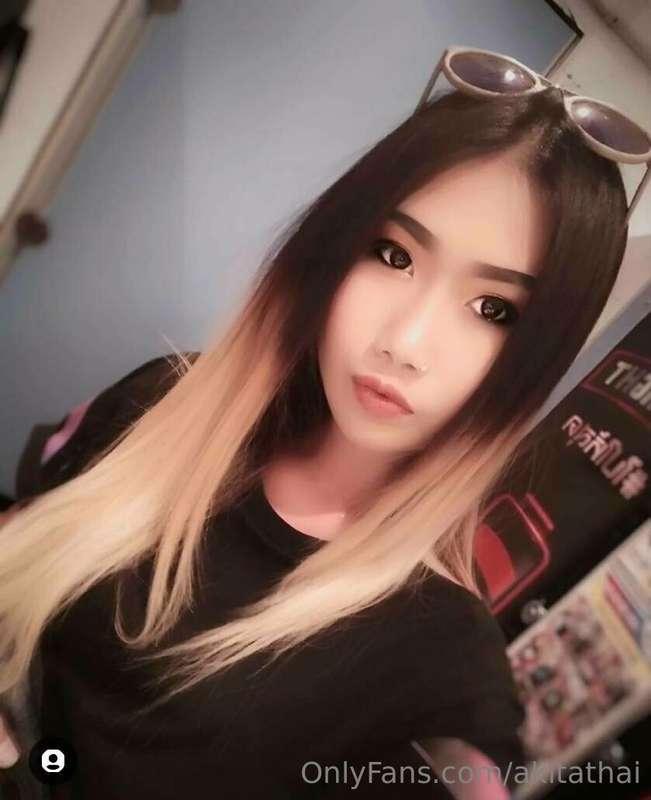 Follow my friend: @devistarthai ❤️ she just turn 18 this yea..