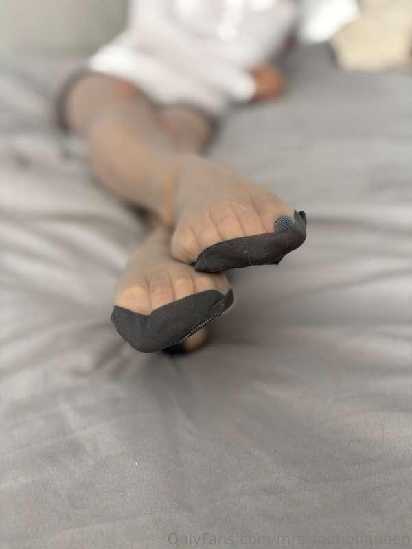 mrs_footjobqueen image #15