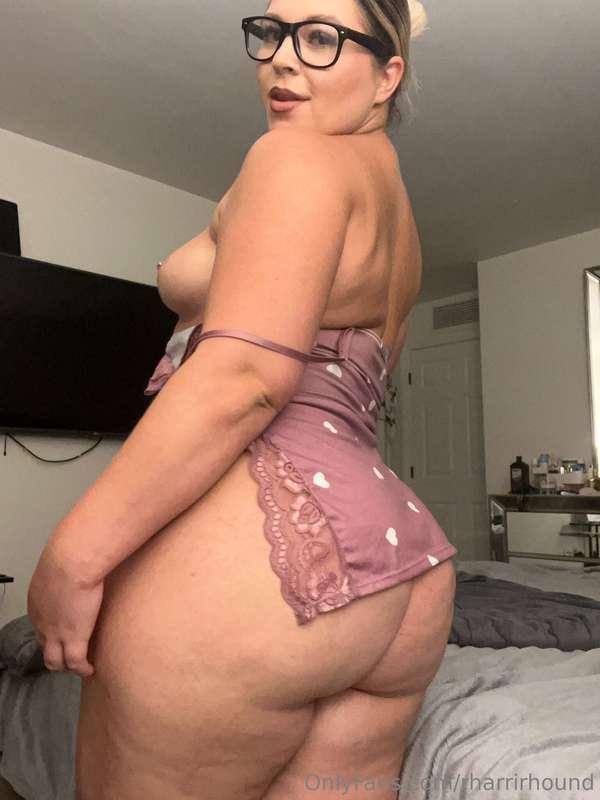 ready to spread my ass for someone who can match my energy 👅..