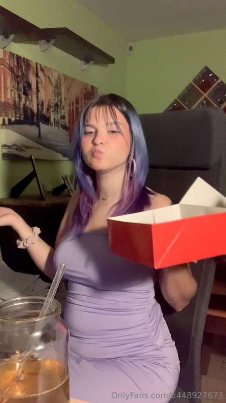 New stuffing in my favorite dress!!🤰🏻🥰💕 I love having a seco..