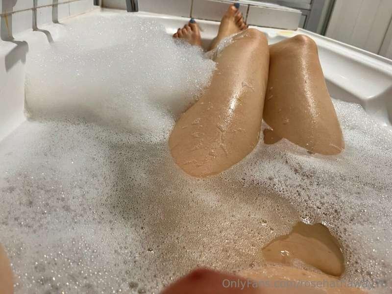 Bath time! 🛁🫧💦💖