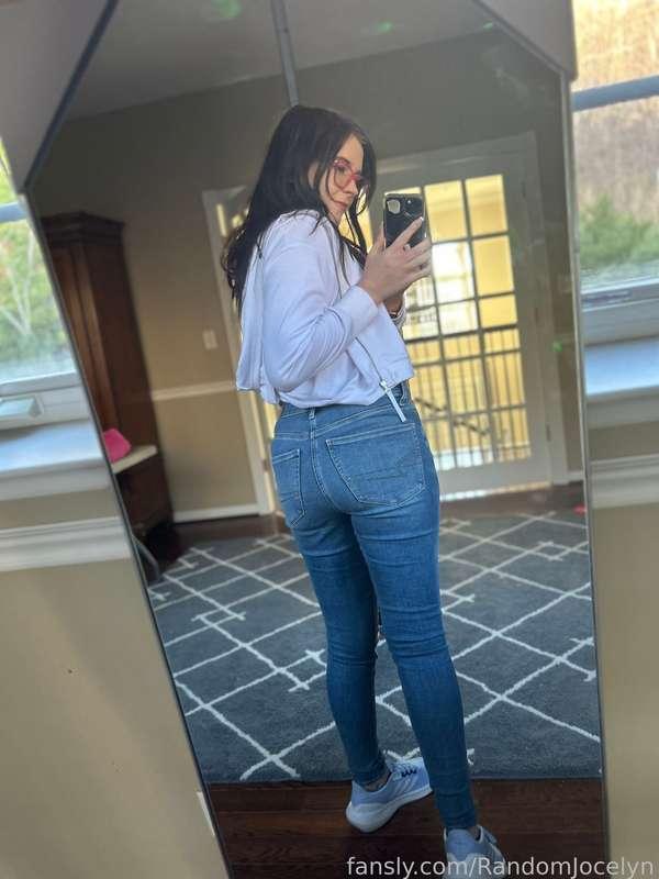 Do these jeans make my butt look big?😳