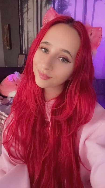 Boop! I’m live right meow on Twitch for my weekly Thursday s..
