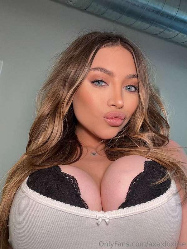 I wish you were here sucking on my juicy tits 🍒
