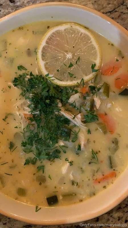 made my FAV healthy soup for lunch! it's inspired by greek l..