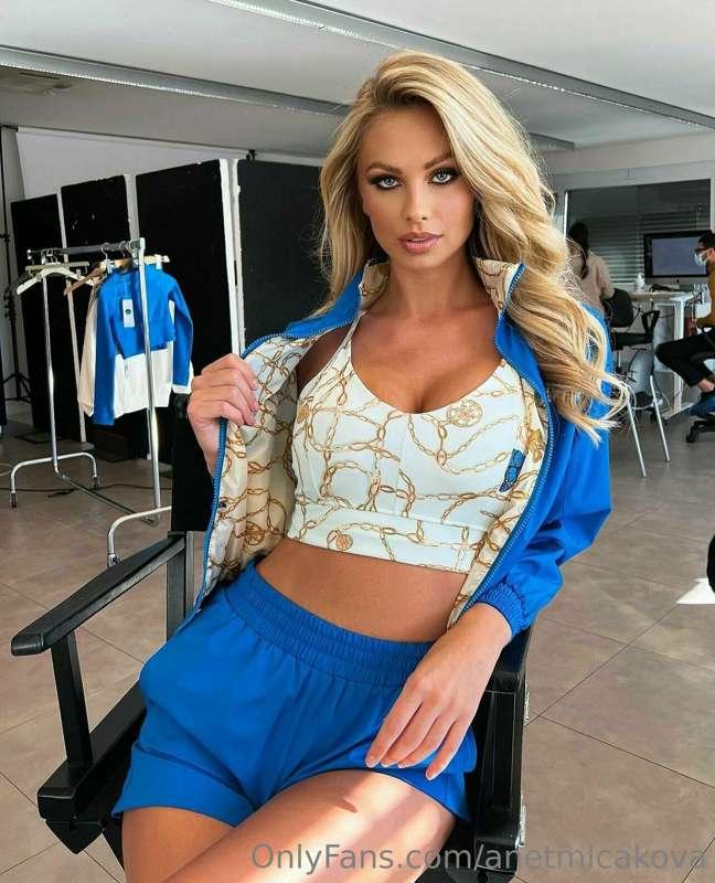 Caption this one 💙 I'll be reading your comments, the most c..