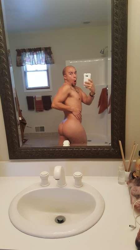 hopping this biggggg booty in the shower. care to join?
