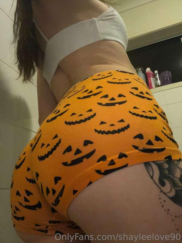 I’ve got a lot of 🎃treats🎃 coming soon for you👻 🤭😈