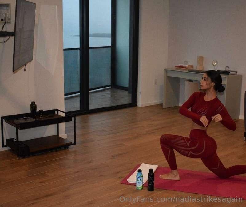Gloomy days = Cozy indoor workouts!! Just dim lighting, your..
