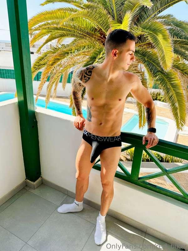 It's so hot around here!! 🥵🥵☀️☀️