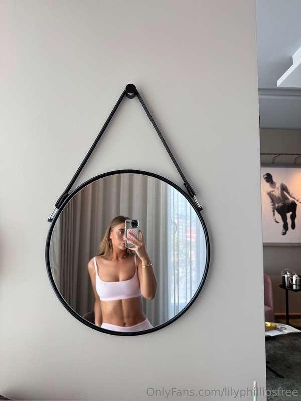 just finished my workout 💦 I post EXPLICIT pics all day ever..