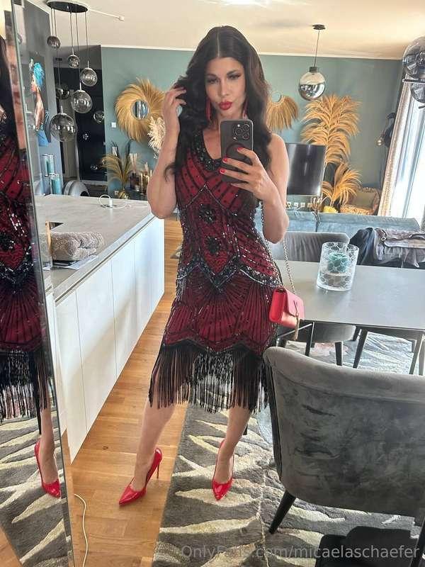mirror mirror on the wall, who's the naughtiest of them all?..