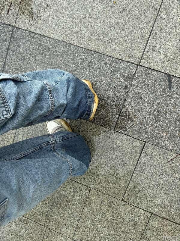 i love rain but when i home!!! haha i was harrying to catch my bus 
♡ #pants #outdoor #blondie ♡