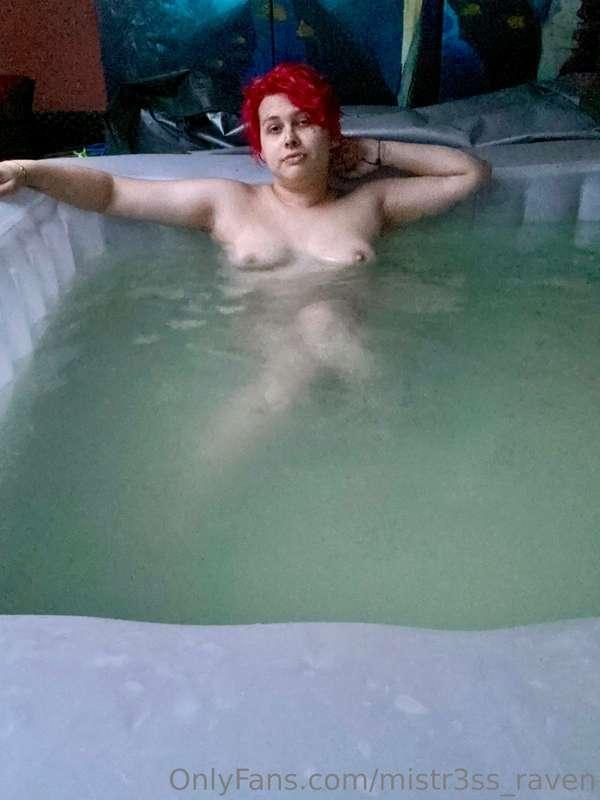I still have some photos left from the whirlpool~🥵
