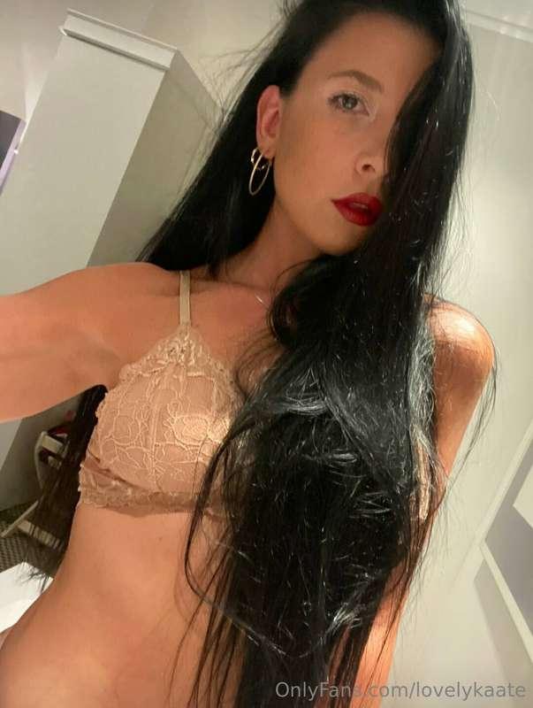## *Sweet baby @welcometohelen loves to satisfy your extreme..