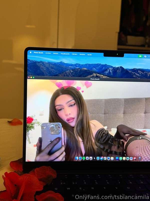 Come talk to me baby!! I'm responding to messages rn 💞💘