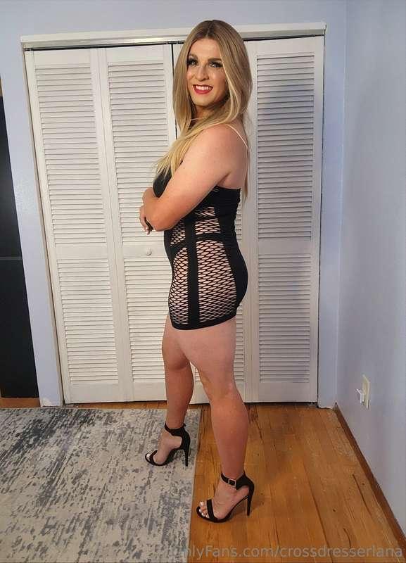 Sexy new dress 🤍🖤