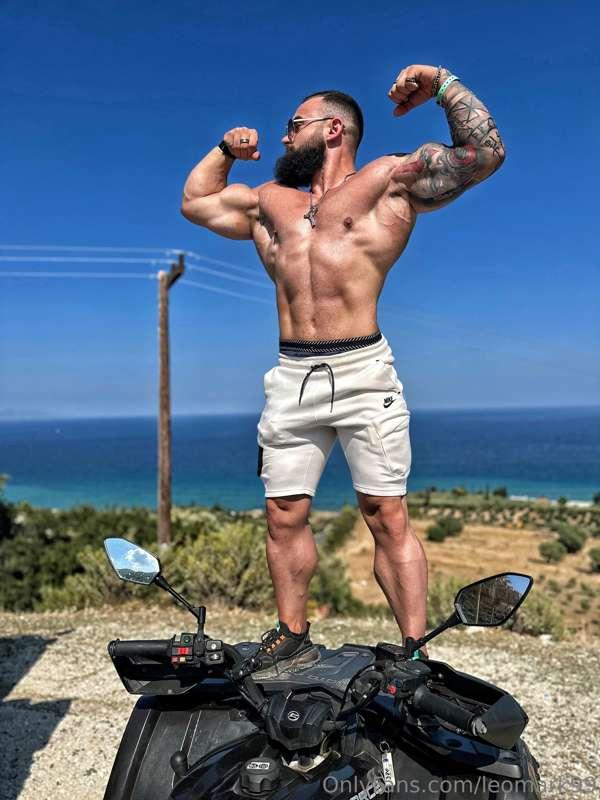 Big double bicep ❤️‍🔥