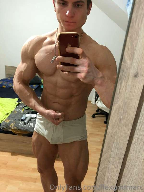 Your muscle god flex little bit😈 For custum video leave me a..