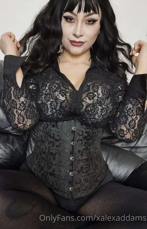 Tip if you like me in a corset 😈