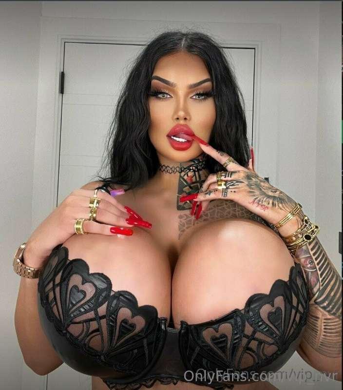 Just here to brighten your day 💋❤