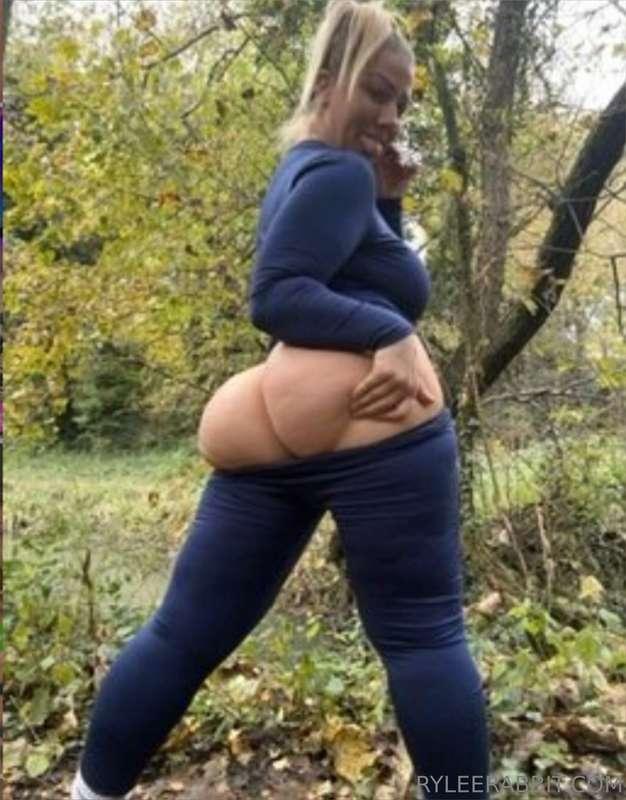 Do you want a handful of these cheeks 🍑