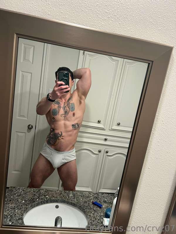 I'm your Valentine's gift. ❤️‍🔥😈
Just finished my workout to..