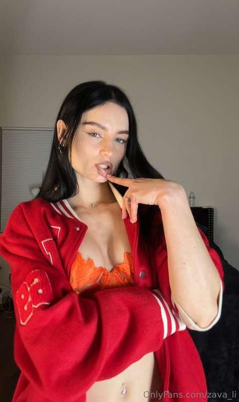 flirting with the camera like it’s my job 💋