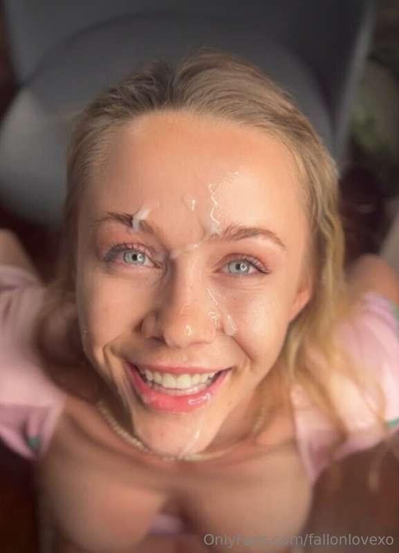 I just met the sluttiest CUMSLUT she’ll happily take all of ..