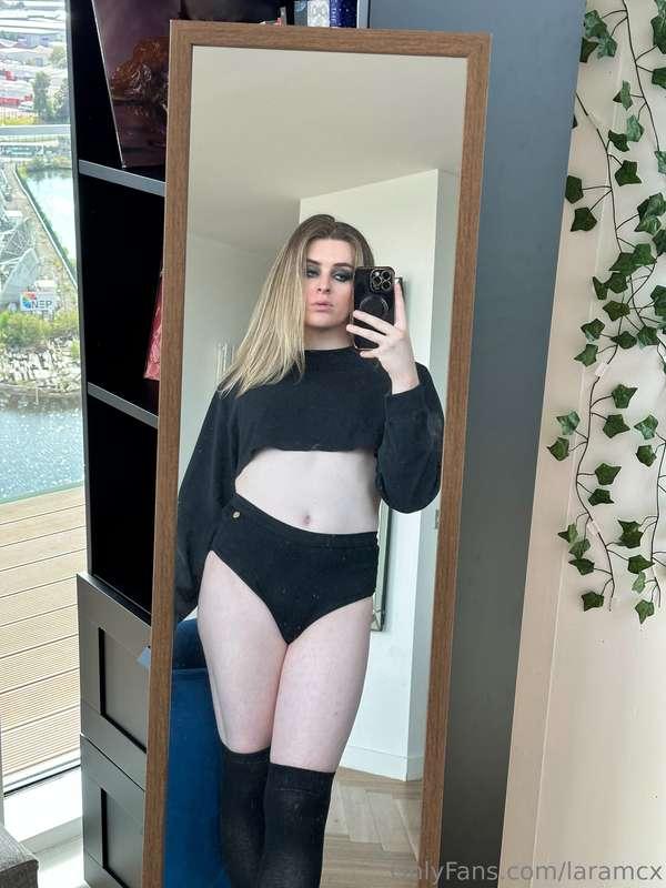 Cute outfit, do you think? 🖤