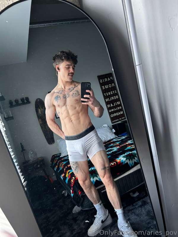 Have you all seen what I sent in your DMs earlier? 😁🍆