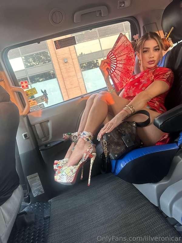 Sit here with me*! 👠