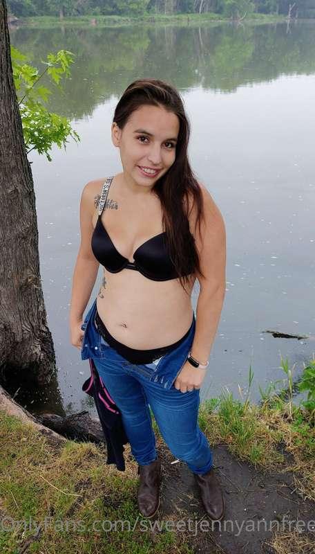 Relaxing by the river and my tree 🌳 😌