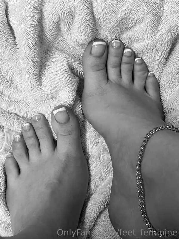 feet_feminine main image