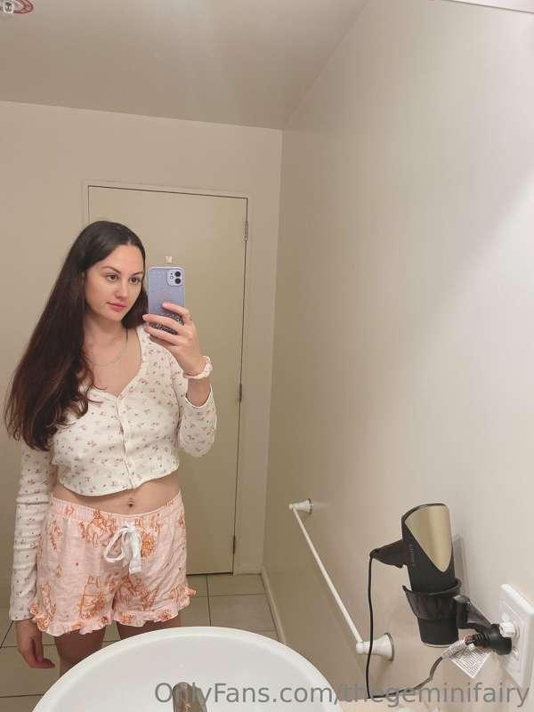 Good morning 🥰 my boobs are full of milk and waiting for you..